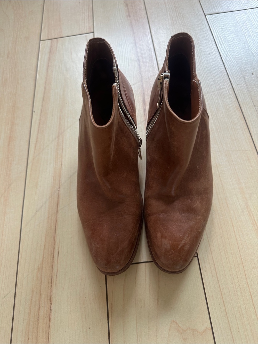 John Fluevog Women’s Tan Leather Ankle Booties with Side Zip - Picture 2 of 4